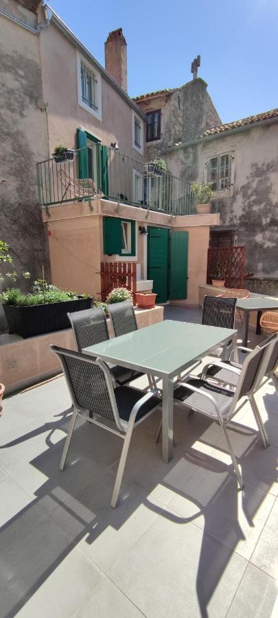 Luxury Apartment - Old Soul With A New Heart Cres Exterior photo
